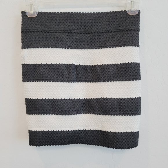 Wildcat Striped Mini Skirt White & Black Sze Small - Picture 2 of 7